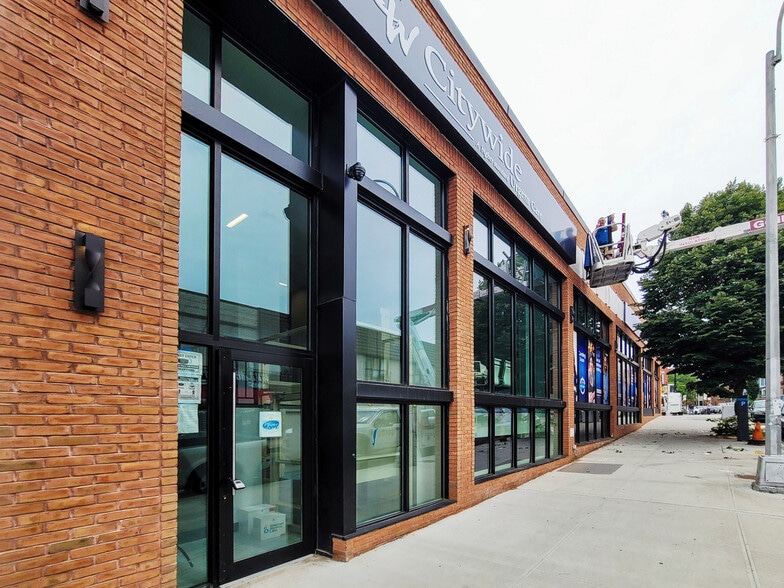 320 E 204th St, Bronx, NY for sale - Building Photo - Image 2 of 11