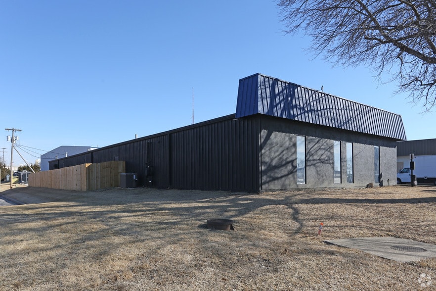 417 N Rawhide Dr, Olathe, KS for sale - Building Photo - Image 3 of 7