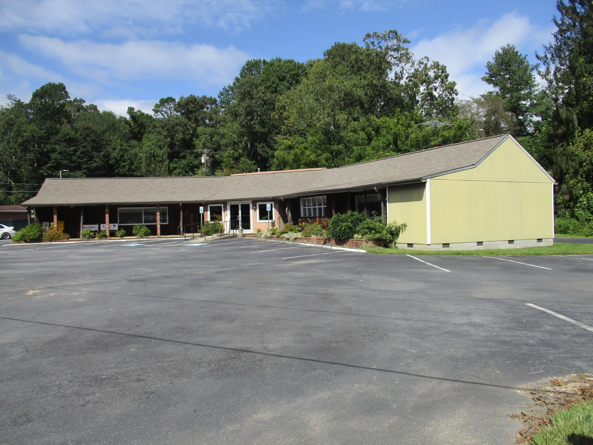 508 W State St, Black Mountain, NC for lease Building Photo- Image 1 of 9