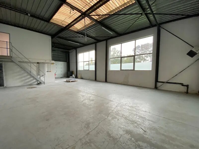 Flex in Saint-Ouen-l'Aumône for lease Interior Photo- Image 1 of 6