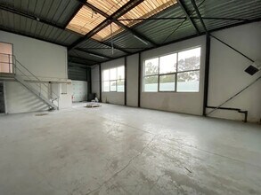 Flex in Saint-Ouen-l'Aumône for lease Interior Photo- Image 1 of 6