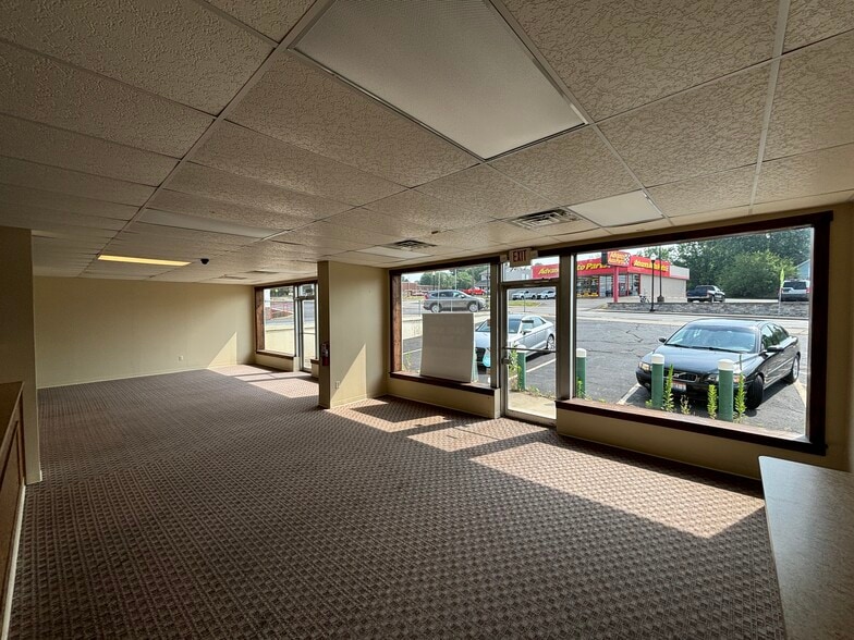 406 Beall Ave, Wooster, OH for lease - Interior Photo - Image 2 of 8