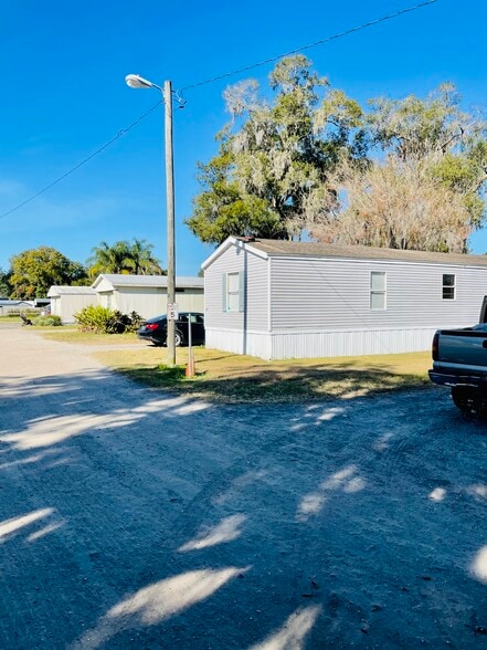 904 N Kingsway Rd, Seffner, FL for sale - Primary Photo - Image 2 of 17