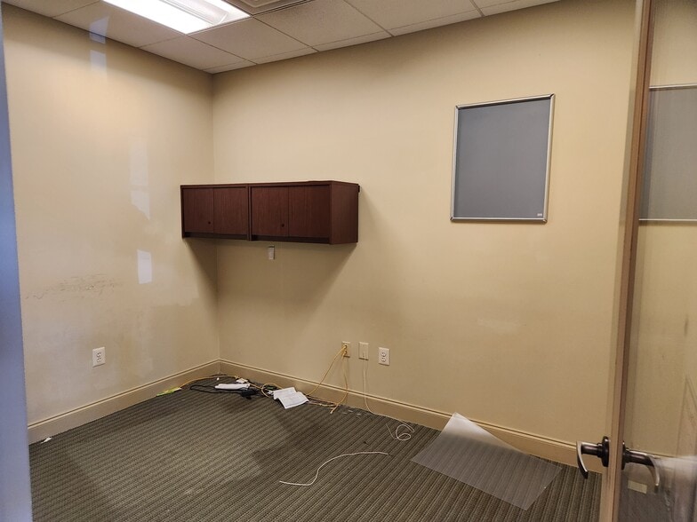 21-33 Swamp Rd, Newtown, PA for lease - Building Photo - Image 2 of 13