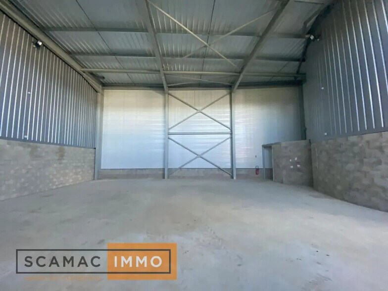 Industrial in Saint-Pierre-du-Perray for lease - Interior Photo - Image 1 of 7