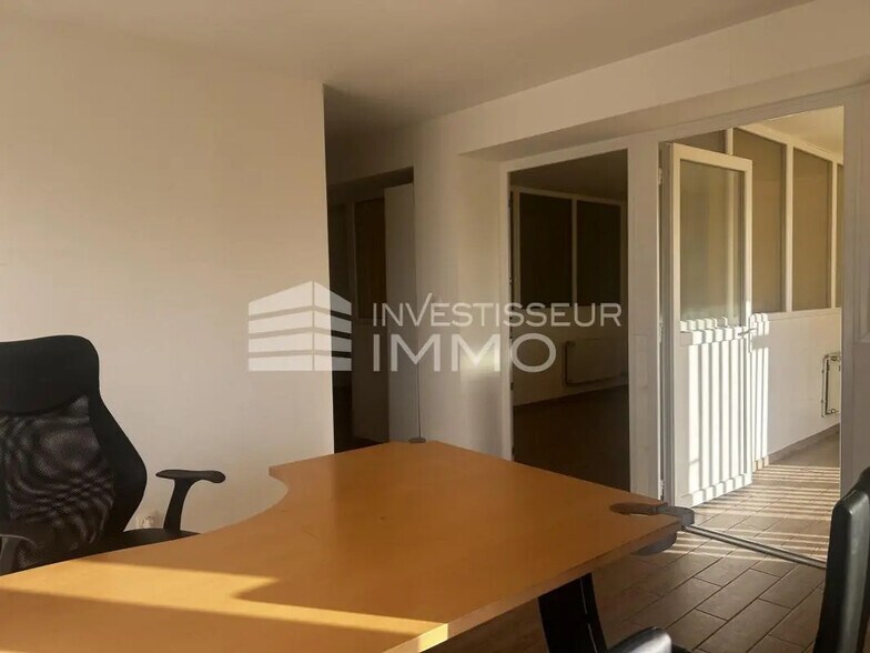 Retail in Bresles for lease - Interior Photo - Image 2 of 6