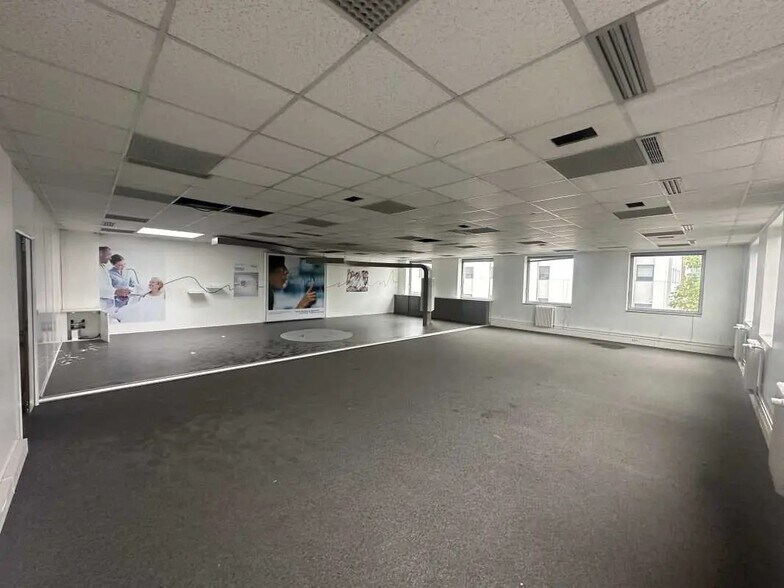 15 Rue Georges Besse, Antony for lease - Interior Photo - Image 2 of 18