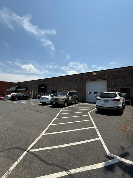 8442-8446 Lee Hwy, Fairfax, VA for lease - Building Photo - Image 3 of 4