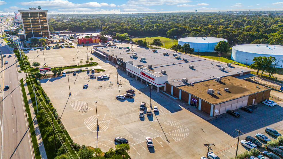 930-1000 W Airport Fwy, Irving, TX for sale - Building Photo - Image 2 of 17