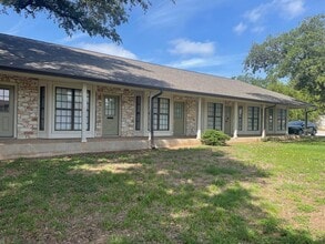 2015 Monarch Dr, Austin, TX for lease Interior Photo- Image 2 of 3