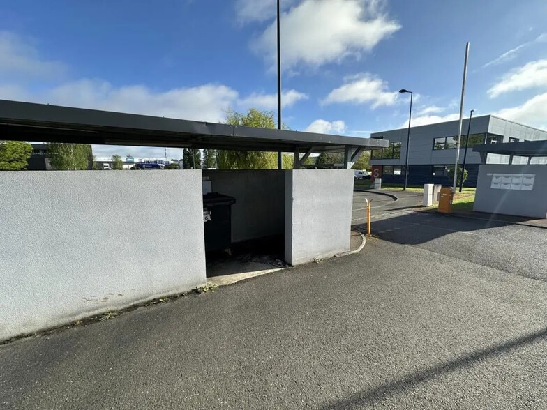 Office in Le Coudray for lease - Building Photo - Image 3 of 21