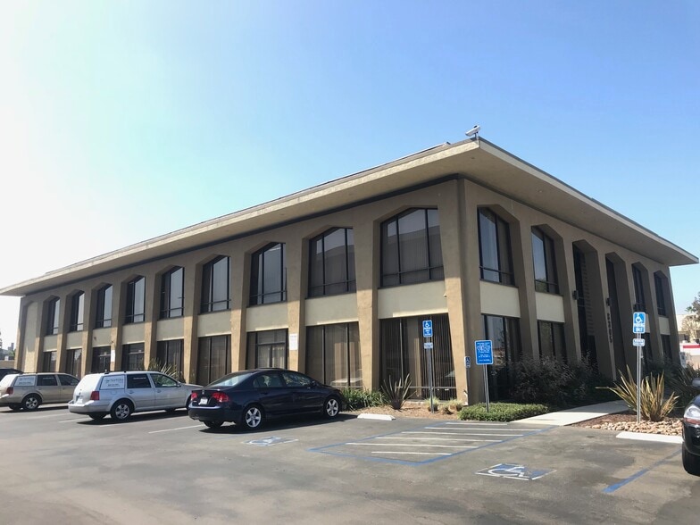 8305 Vickers St, San Diego, CA for lease - Building Photo - Image 1 of 7