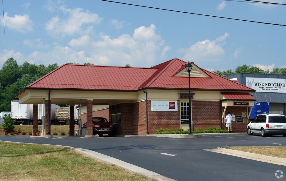 3000 Lee Hwy, Bristol, VA 24202