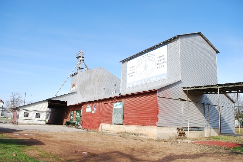 1010 Austin St, Columbus, TX for lease - Building Photo - Image 2 of 4