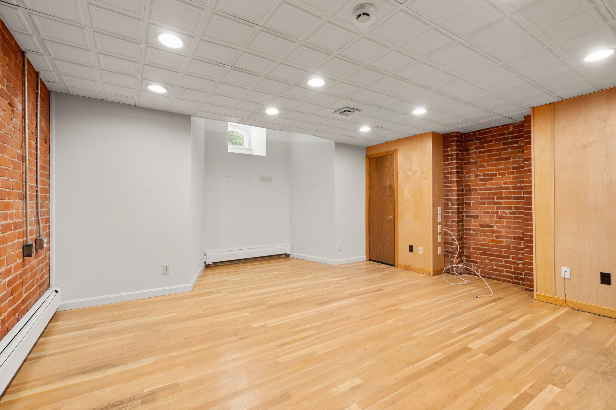 1577 Beacon St, Brookline, MA for lease Interior Photo- Image 1 of 10