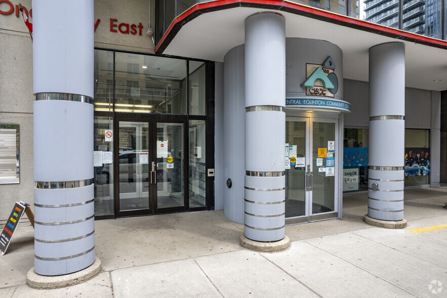 160 Eglinton Ave E, Toronto, ON for lease - Building Photo - Image 3 of 4