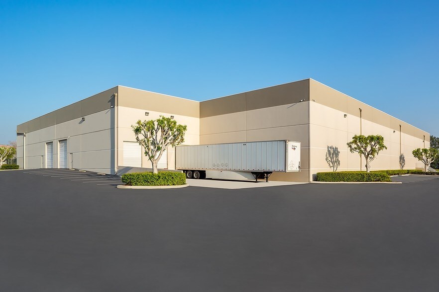 5151-5161 Commerce Dr, Baldwin Park, CA for sale - Building Photo - Image 1 of 1