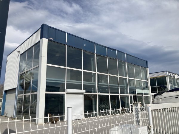 Flex in Saint-Cyprien for lease - Building Photo - Image 1 of 4
