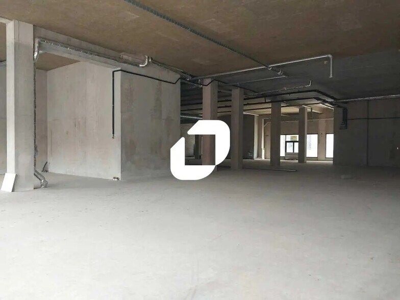 Retail in Nîmes for lease - Interior Photo - Image 3 of 13