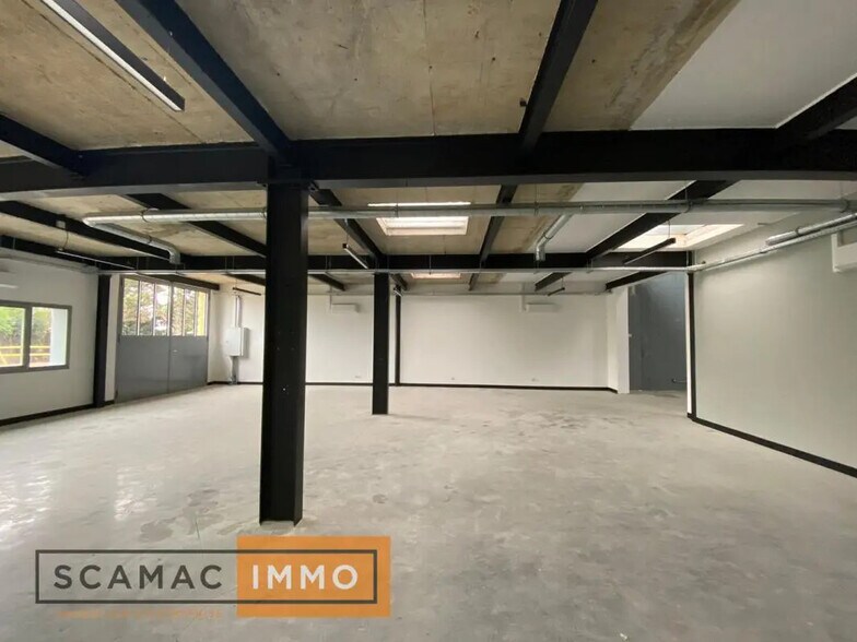 Flex in Vaux-le-Pénil for lease - Interior Photo - Image 2 of 17