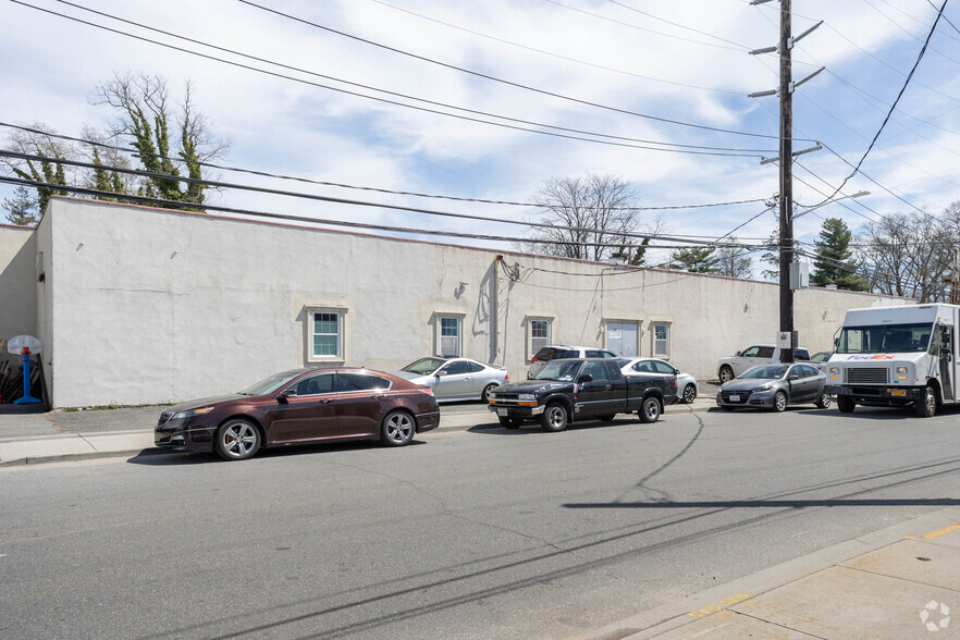 59 Hempstead Gardens Dr, West Hempstead, NY for lease - Building Photo - Image 3 of 5