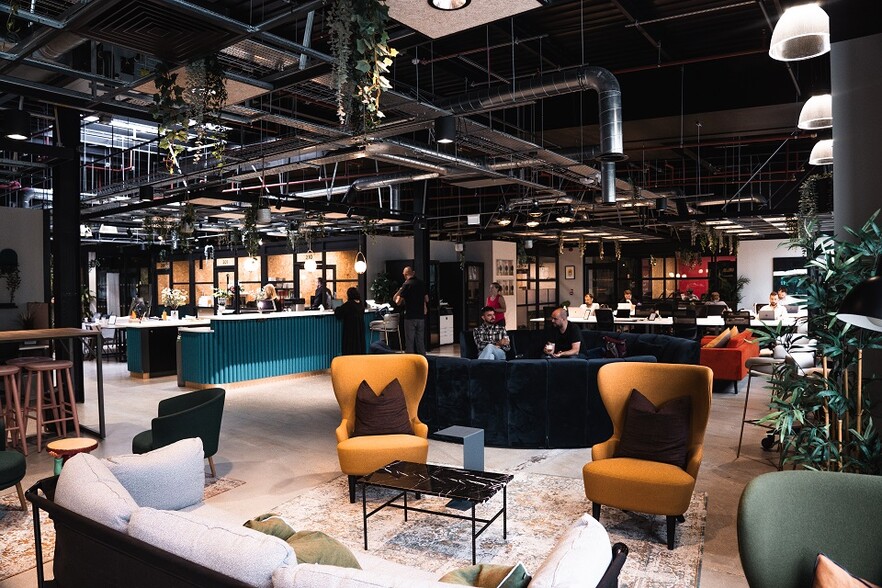 Green Ferry Way, London for lease - Interior Photo - Image 2 of 8