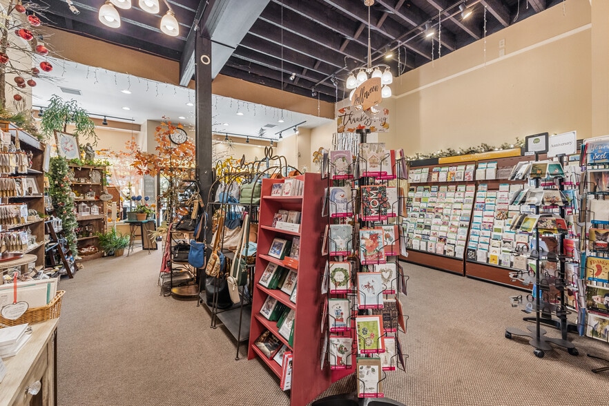 42 N Main St, Hartford, WI for sale - Interior Photo - Image 2 of 18