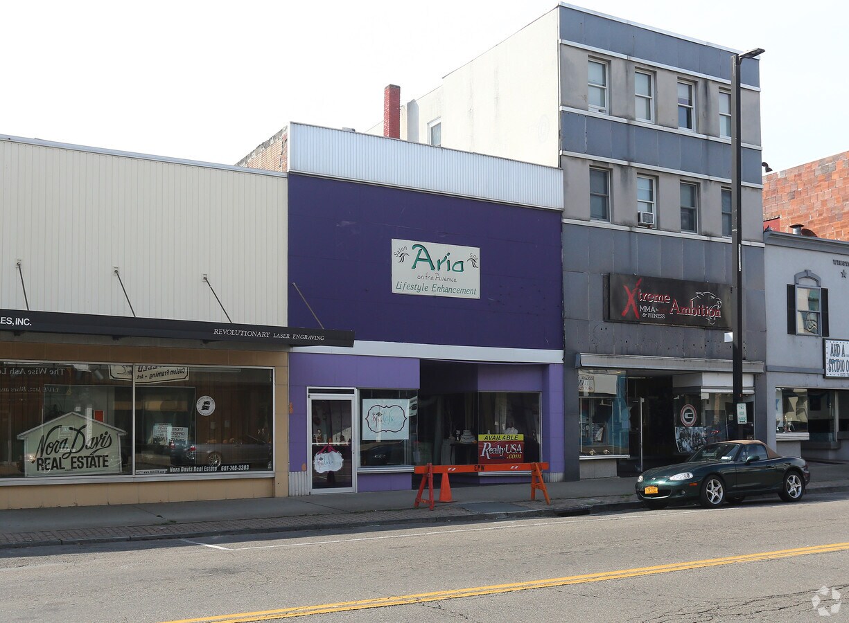 56 Washington Ave, Endicott, NY 13760