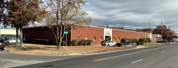 231 Edison Ave, West Babylon, NY for lease - Building Photo - Image 1 of 3