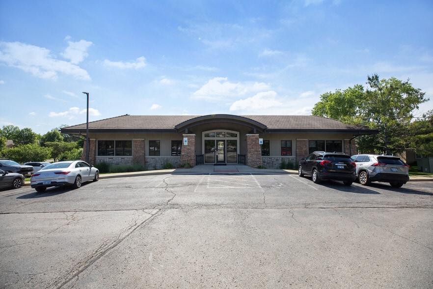 6710 W 121st St, Overland Park, KS for sale - Building Photo - Image 2 of 17