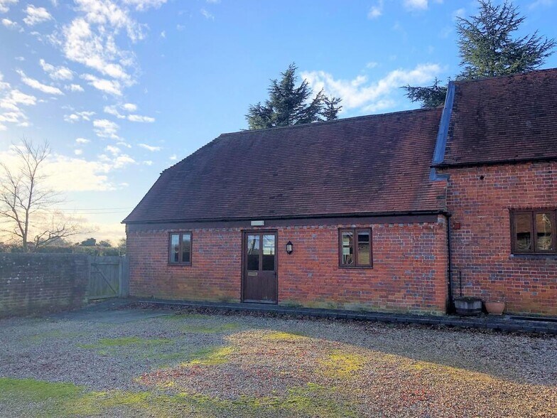 Mead Ln, Upper Basildon for lease - Building Photo - Image 2 of 5