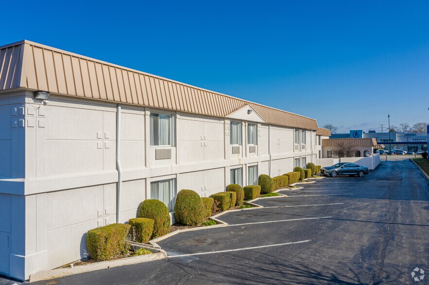 9110 Waukegan Rd, Morton Grove, IL for sale - Building Photo - Image 3 of 25