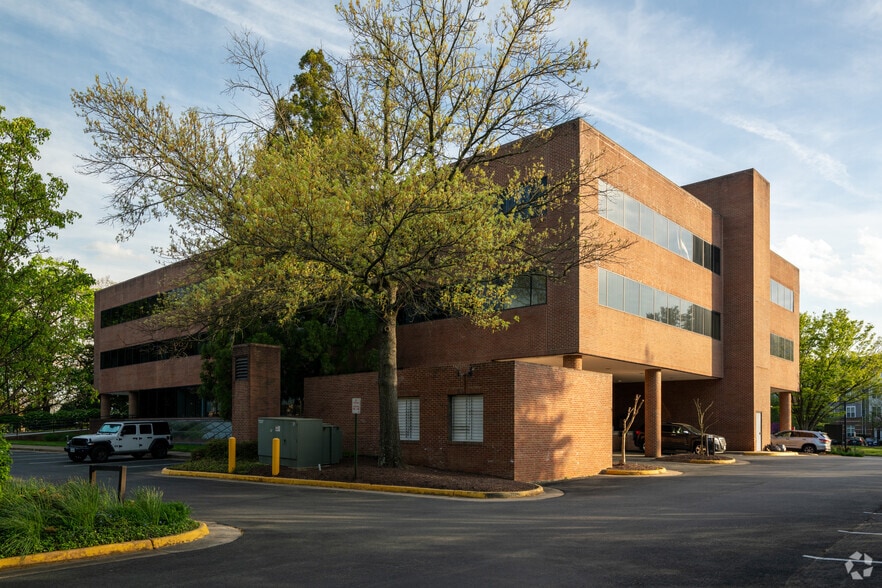 10521 Rosehaven St, Oakton, VA for lease - Primary Photo - Image 1 of 7