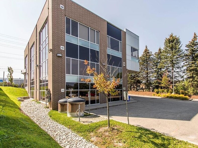18 Fischer-Hallman Rd N, Waterloo, ON for lease - Building Photo - Image 1 of 2