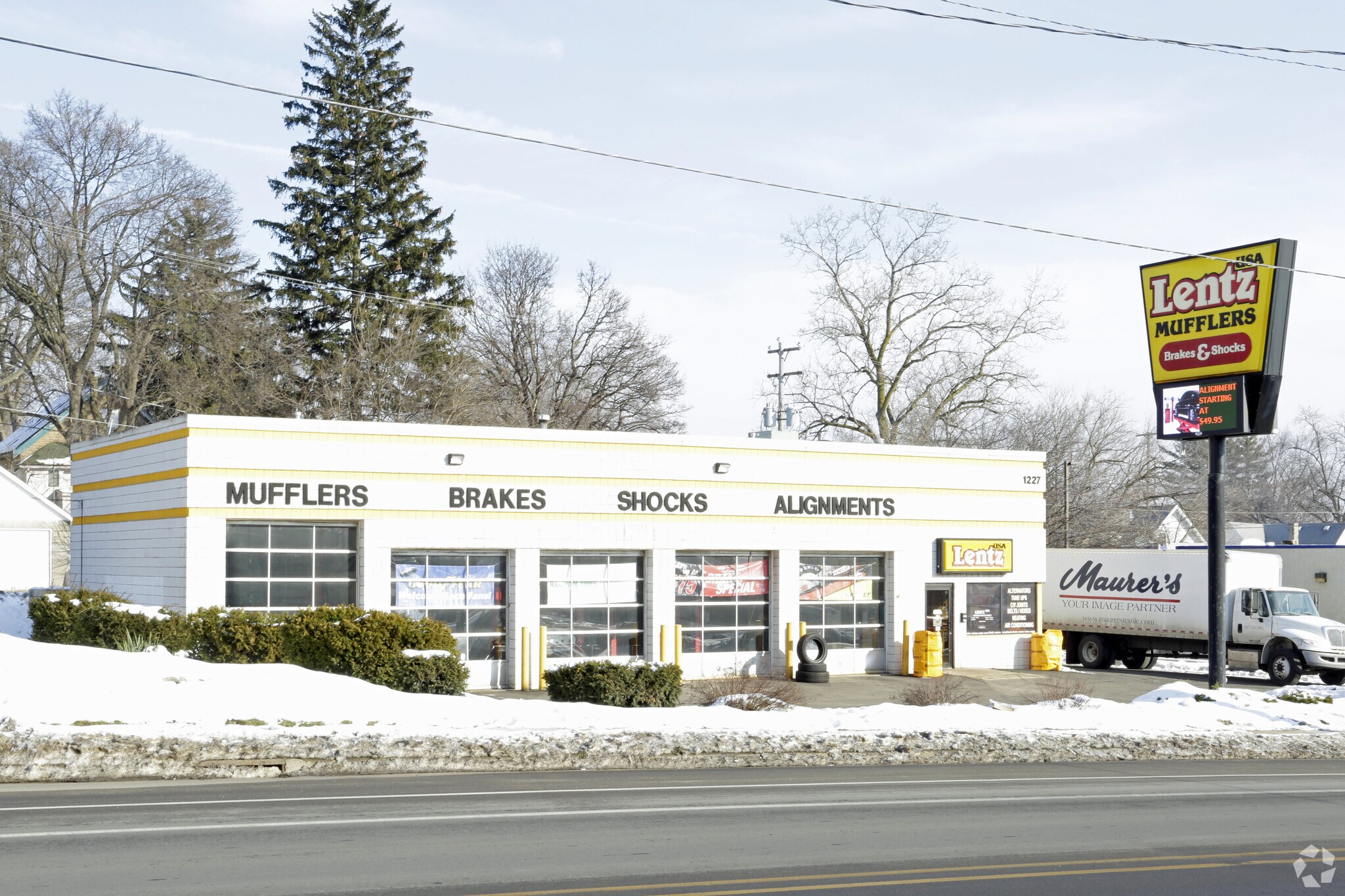 1227 Leonard St NW, Grand Rapids, MI for sale Primary Photo- Image 1 of 1