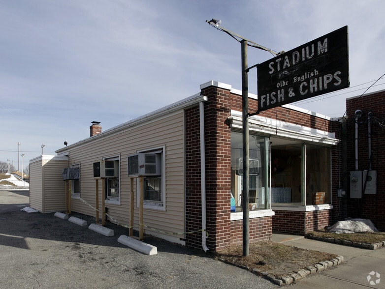 1079 Park Ave, Cranston, RI for sale - Building Photo - Image 1 of 1