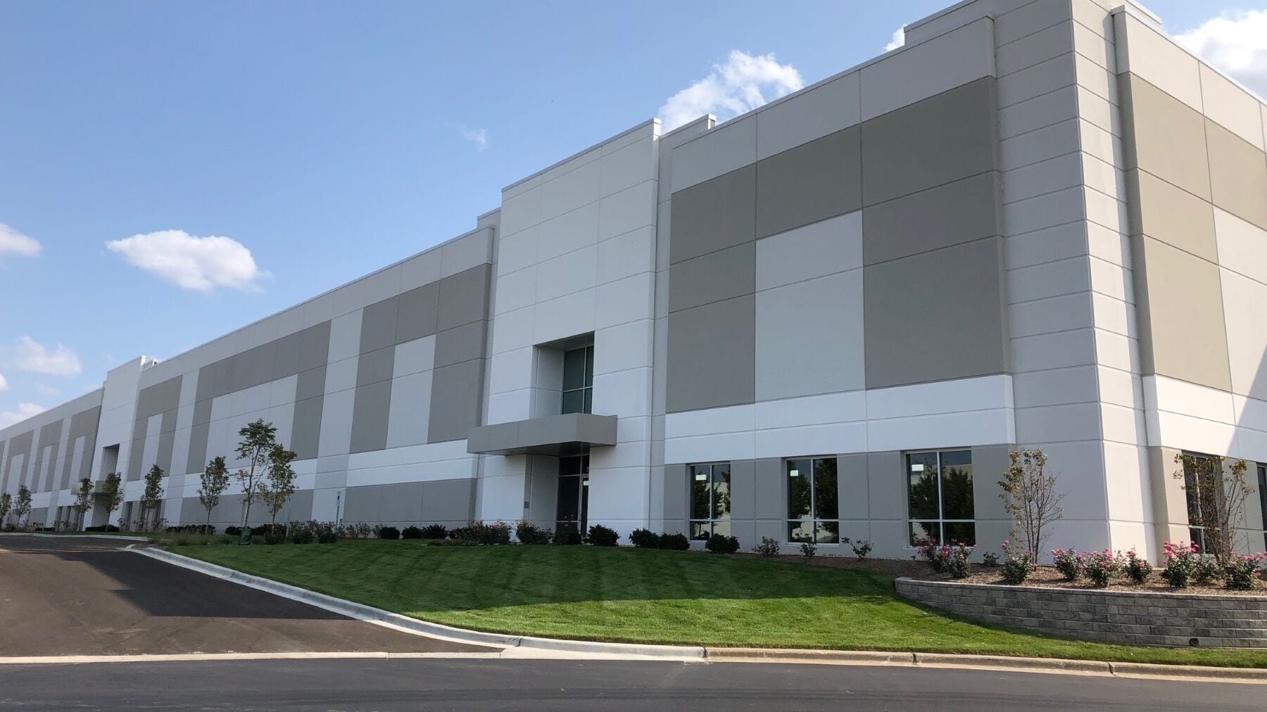 701 Bilter Rd, Aurora, IL for lease Primary Photo- Image 1 of 6