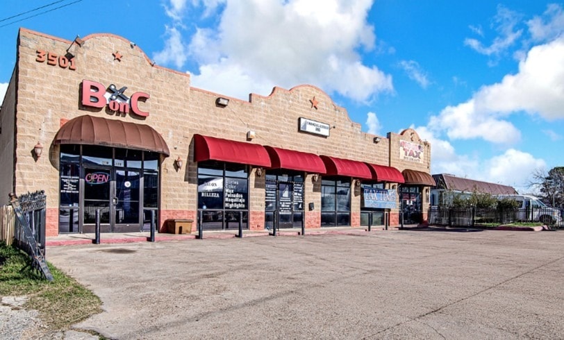 3501 E Berry St, Fort Worth, TX for lease - Building Photo - Image 3 of 9