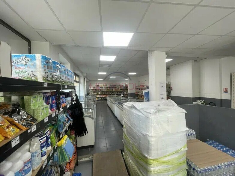 Retail in Nice for sale - Interior Photo - Image 3 of 5