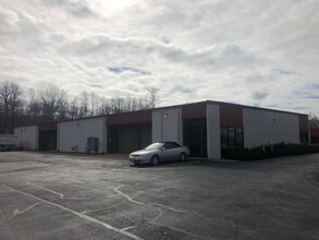 2416 Industrial Dr, Neenah, WI for lease Building Photo- Image 2 of 2