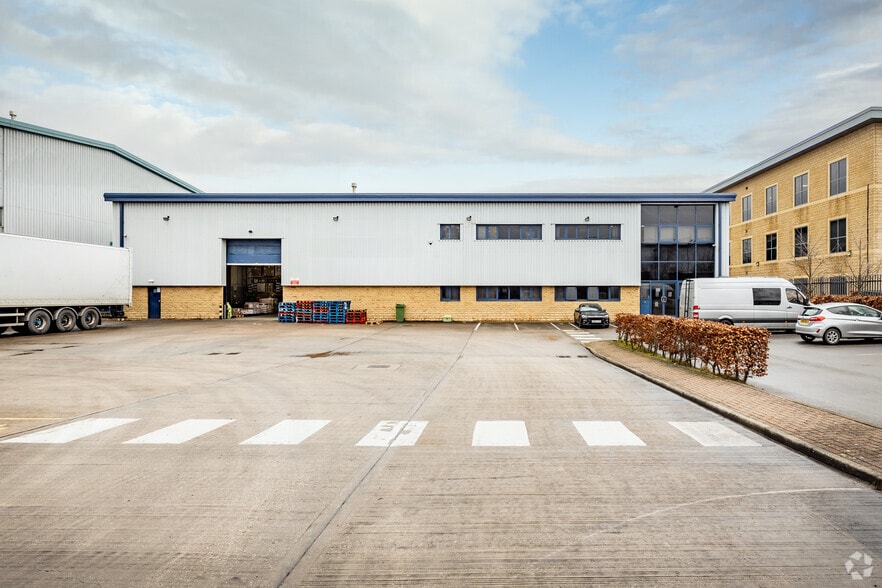 Premier Way, Elland for sale - Primary Photo - Image 1 of 1