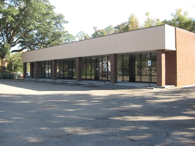 1989 Pass Rd, Biloxi, MS 39531