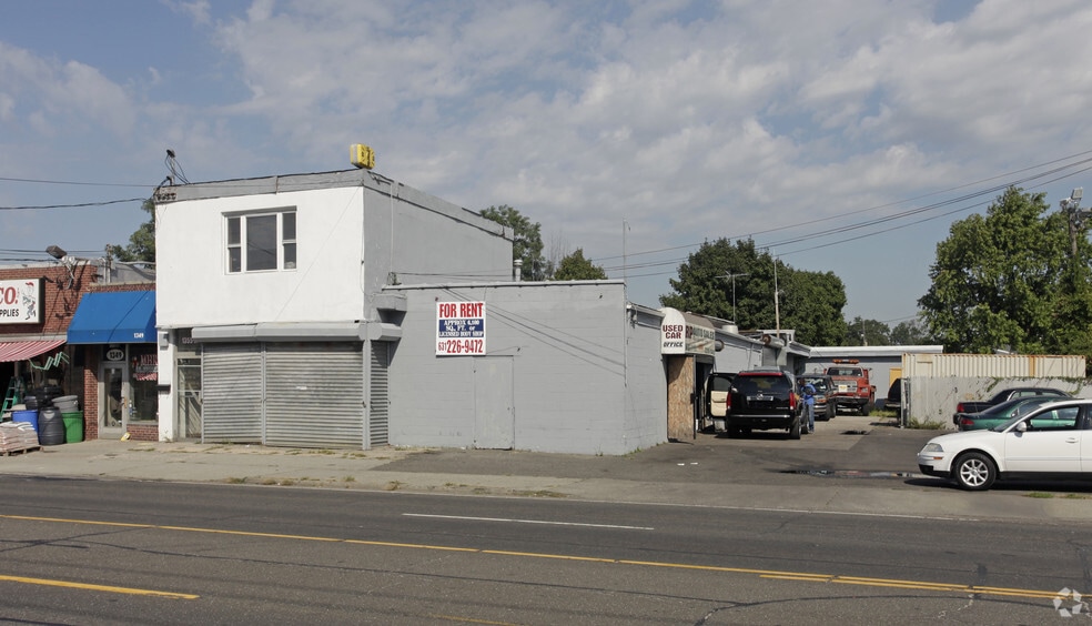 1355 Montauk Hwy, Copiague, NY for sale - Building Photo - Image 2 of 2
