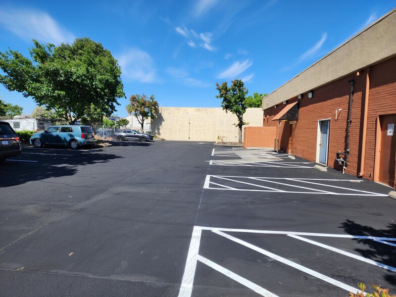 920 Colusa Ave, Yuba City, CA for lease - Building Photo - Image 2 of 2