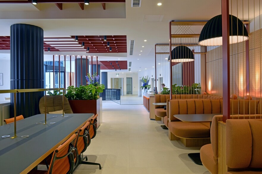 70 Great Bridgewater St, Manchester for lease - Interior Photo - Image 2 of 17