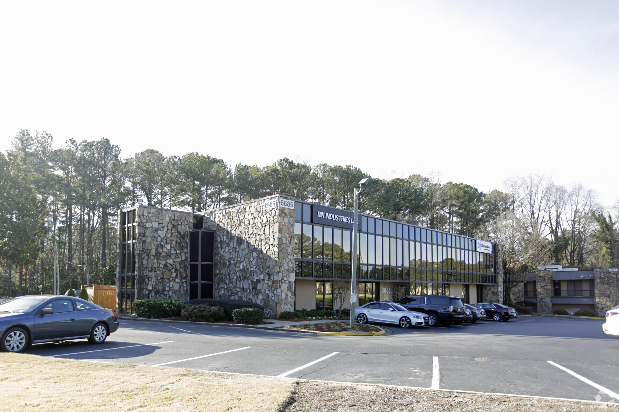 6685 Peachtree Industrial Blvd, Atlanta, GA for sale Primary Photo- Image 1 of 1