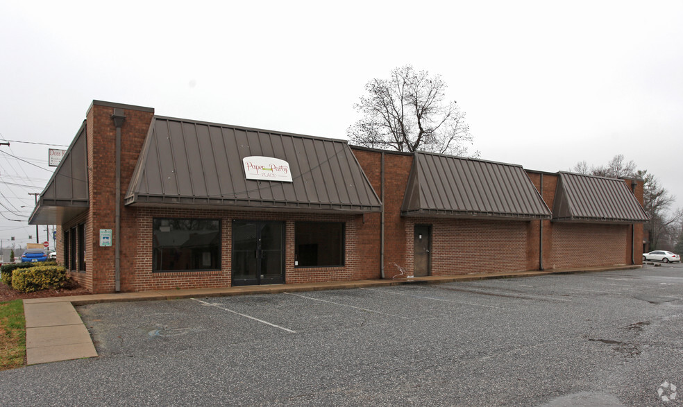 205 E Lexington Ave, High Point, NC for sale - Primary Photo - Image 2 of 2