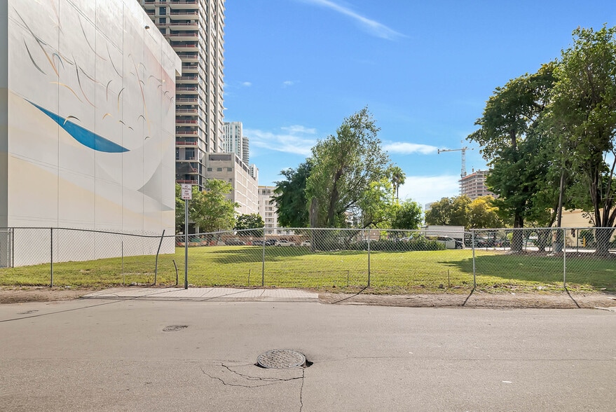 380 32 St, Miami, FL for sale - Building Photo - Image 2 of 12