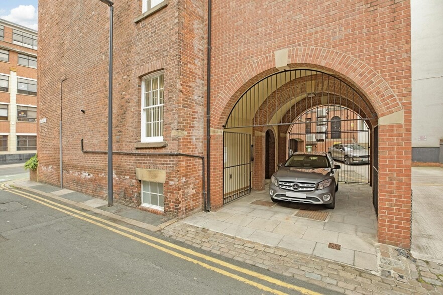 2 Queen St, Leeds for sale - Building Photo - Image 2 of 13