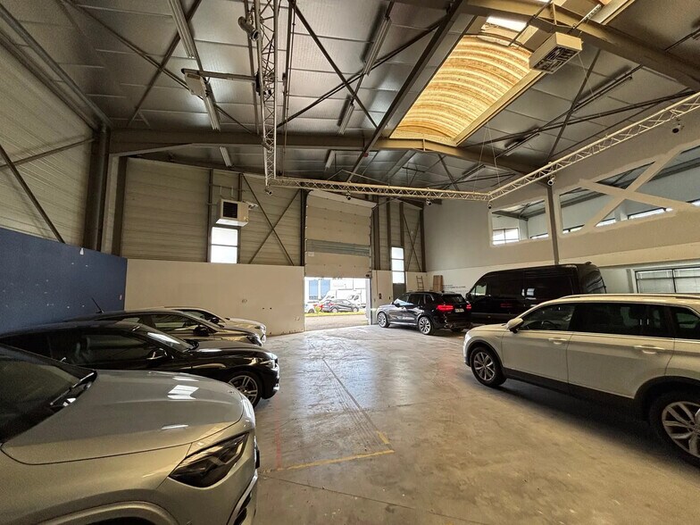 Flex in Rillieux-la-Pape for lease - Interior Photo - Image 2 of 6